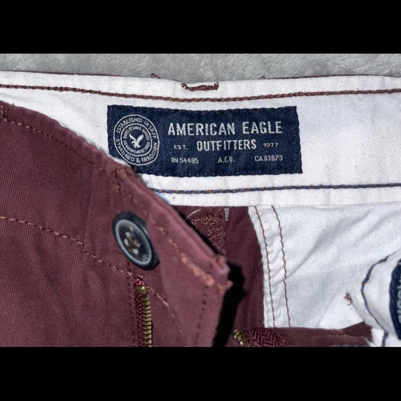MENS SIZE 30 AMERICAN EAGLE CLASSIC SHORTS - MAROON - FLAT FRONT- NWT - Picture 2 of 4